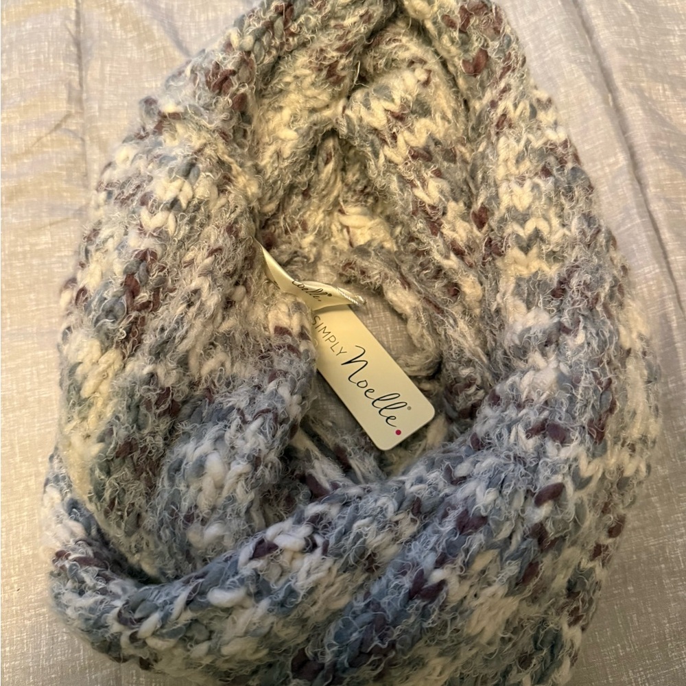 Simply Noelle Cozy Knit Infinity Scarf in Blue and White